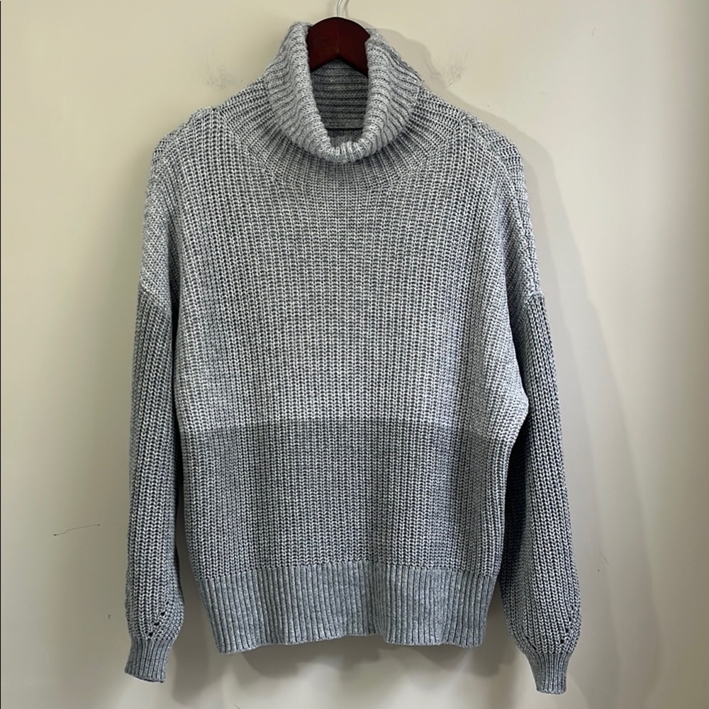 American Eagle Outfitters Women’s Turtleneck Sweater Size Small